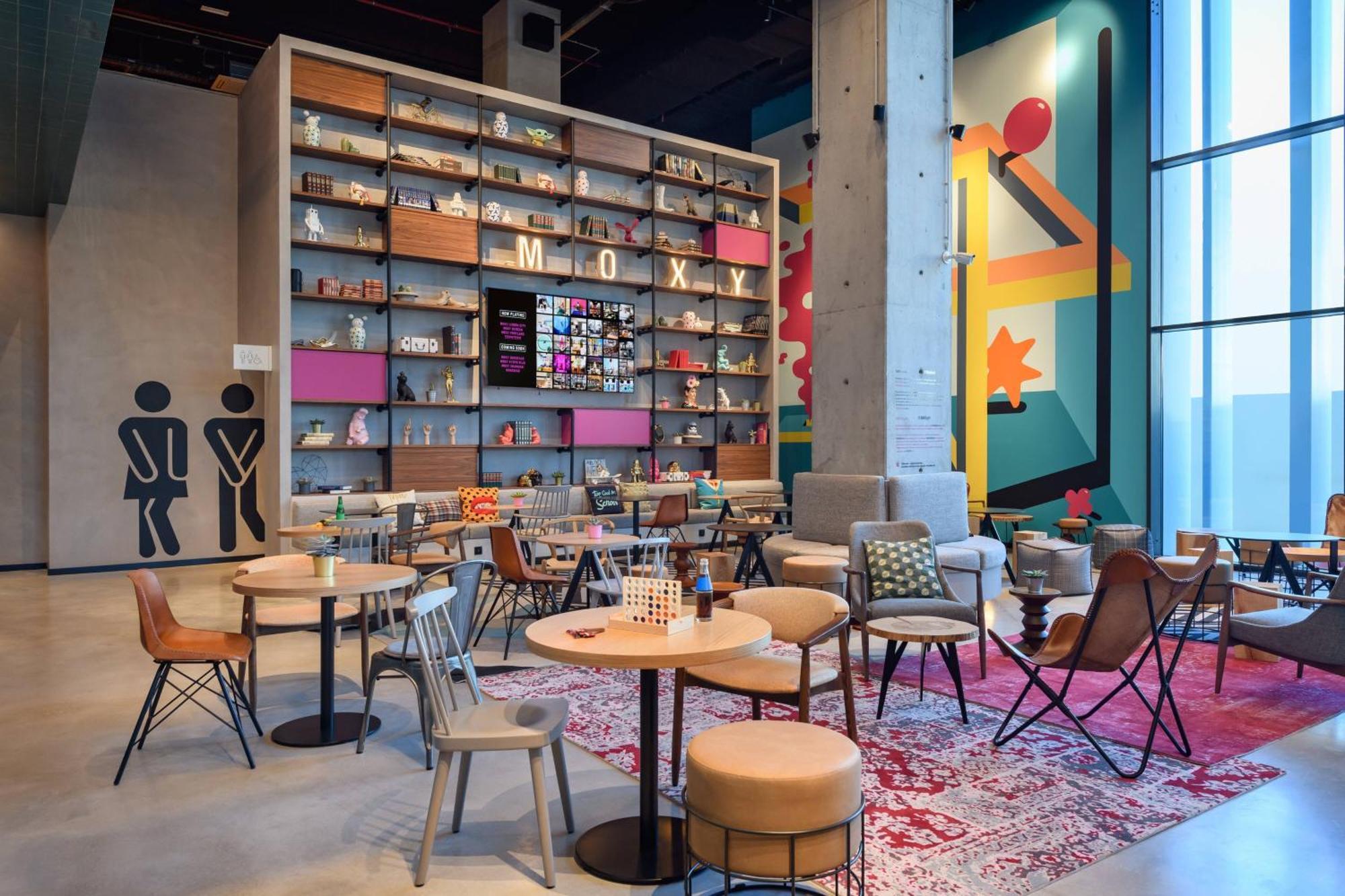 Moxy Oriente Hotel 3*